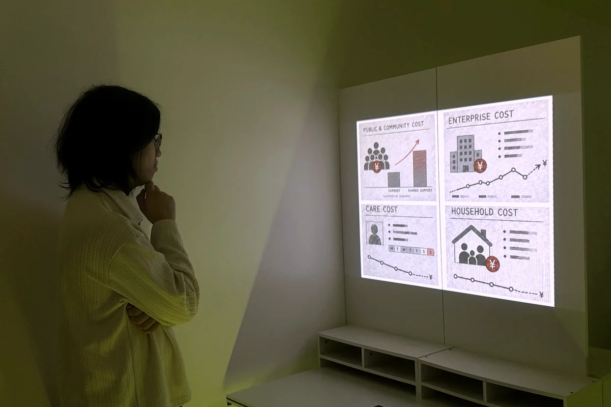 Hongxin Su at the exhibition of the installation 'What Can Travel With You?'